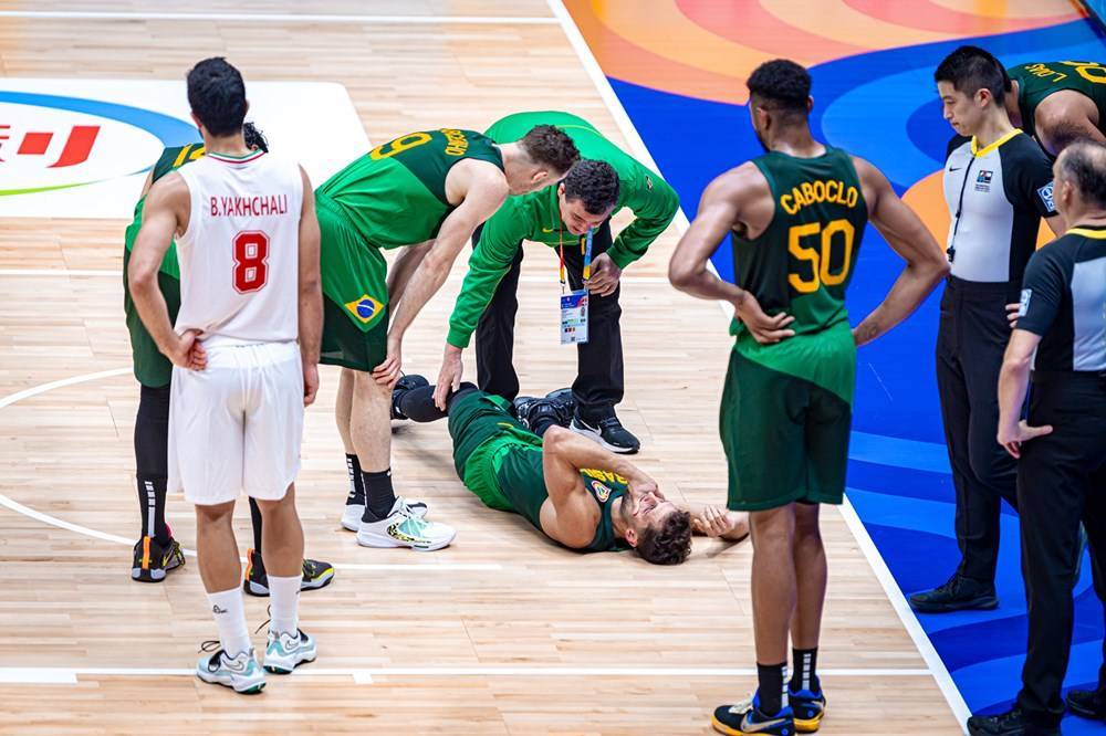 巴西篮协:球队主控遭遇重伤 提前退出世界杯剩余比赛插图