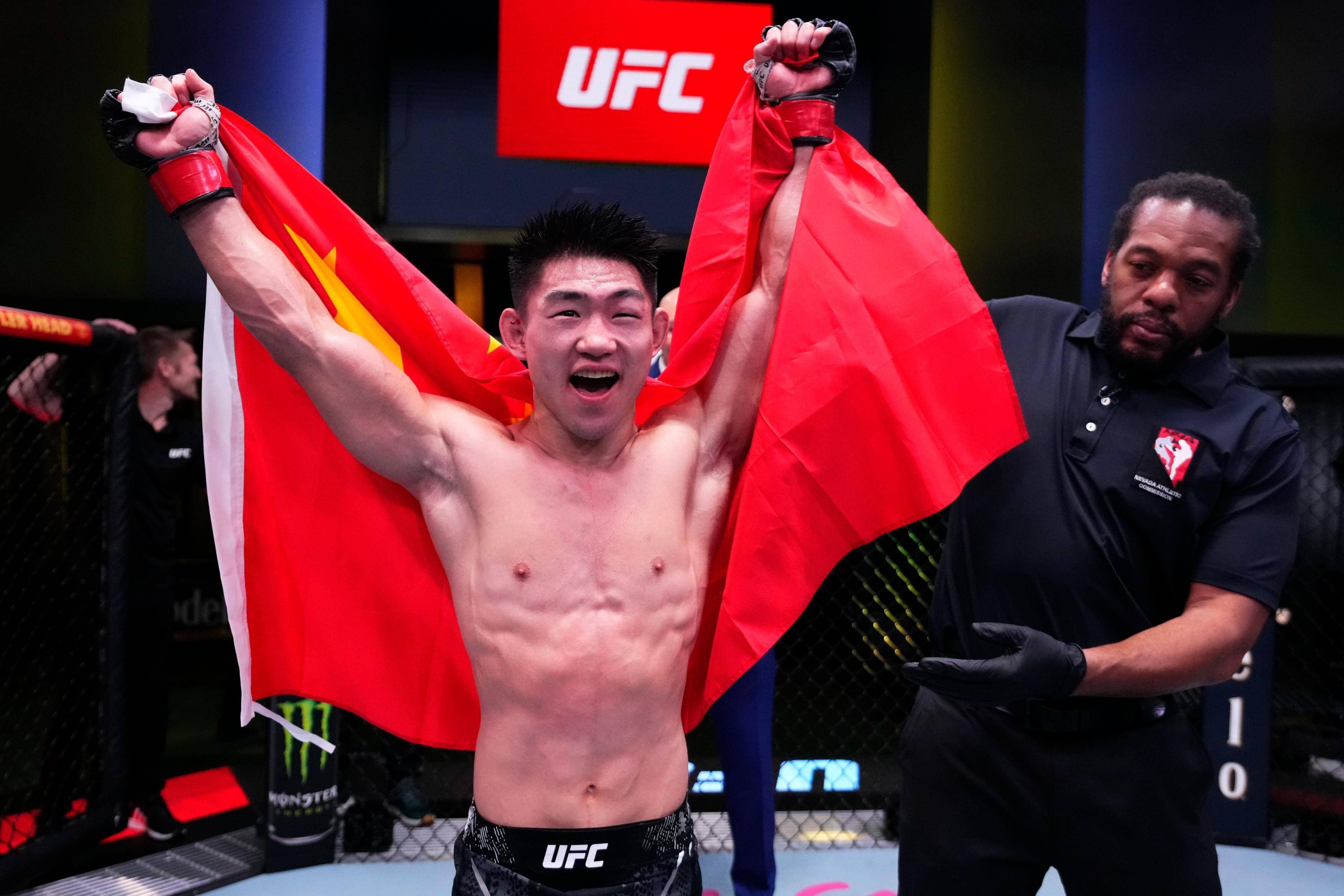 三中国选手同场亮相UFC赛事 宋亚东一致判定取胜插图