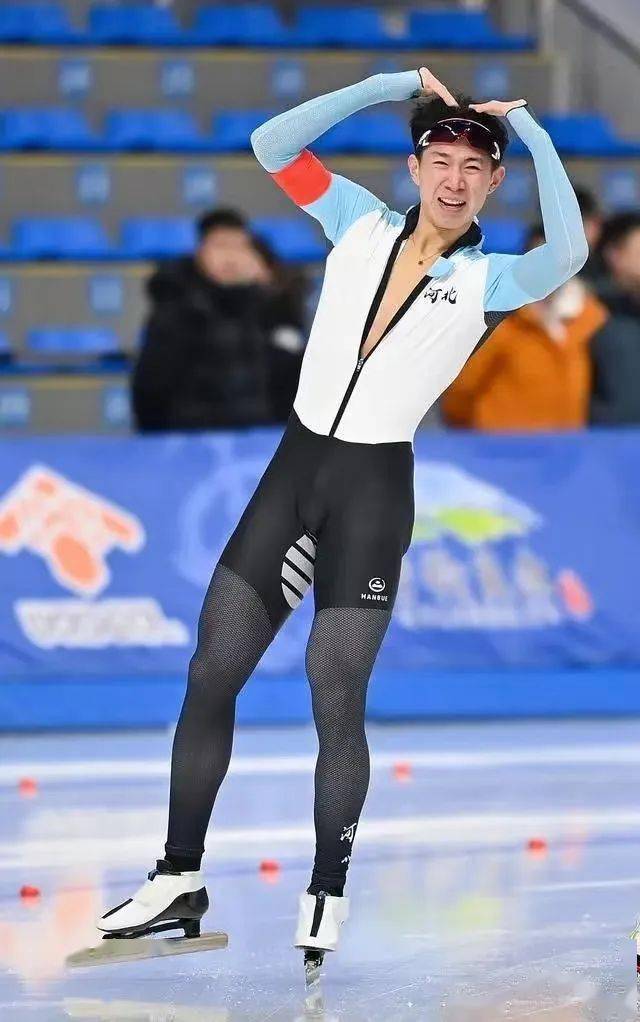 李文淏速度滑冰1500米摘金 石家庄小伙闪耀冬运赛场插图