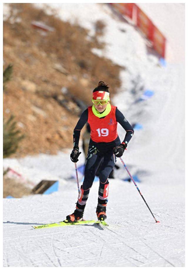 （重庆14岁少年）重庆16岁小将亮相“十四冬”，开启越野滑雪之旅，风采熠熠。插图